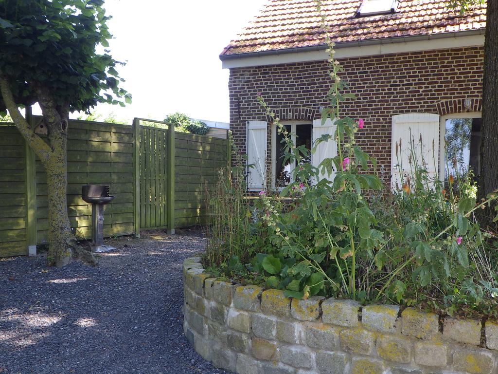 Les Gîtes Du Vieux Frêne Longavesnes Exterior foto